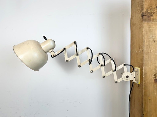 Beigefarbene, industrielle Wandleuchte im Midcentury-Stil mit Scherenmechanismus von Wila Leuchten, 1960er Jahre