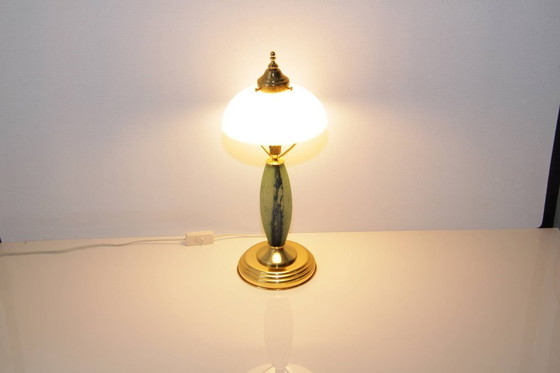 Image 1 of Tafellamp glazen kap opaal glas kunststeen messing 46cm 80s vintage