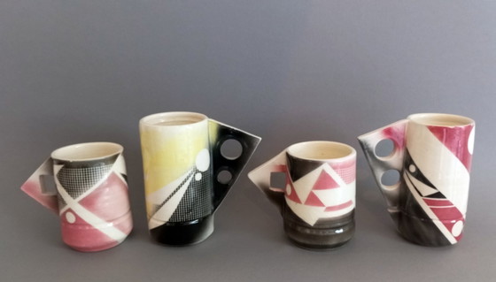 Image 1 of 4 abstrakt/postmoderne, spritzdekorierte Studio-Keramikbecher, 1984