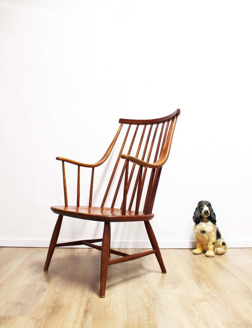 Silla de huso vintage de madera - Lena Larsson - Nesto. Silla de diseño escandinavo.