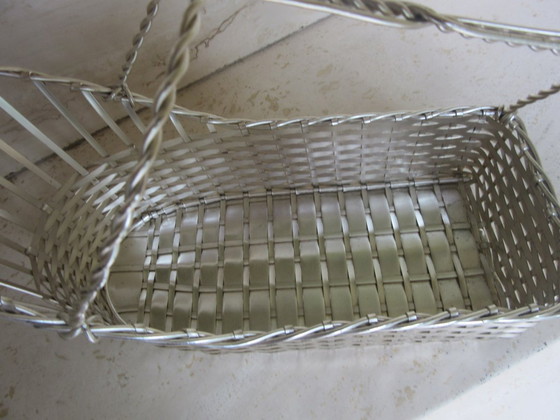 Image 1 of Porte-bouteille de vin vintage en fil de fer argenté.