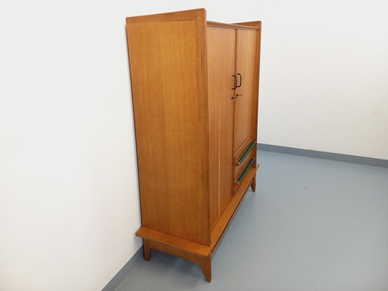 Image 1 of Armario antiguo de madera de roble de los años 50/60.