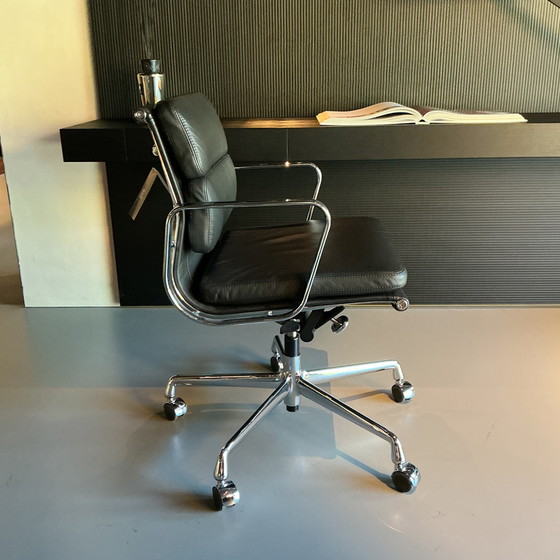 Image 1 of Vitra Eames EA 217 softpad office chair