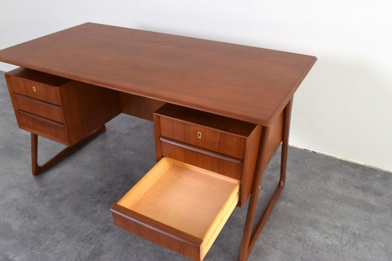 Image 1 of Scrivania esecutiva Mid-Century in teak di Svend Åge Madsen per H.P. Hansen, anni '60