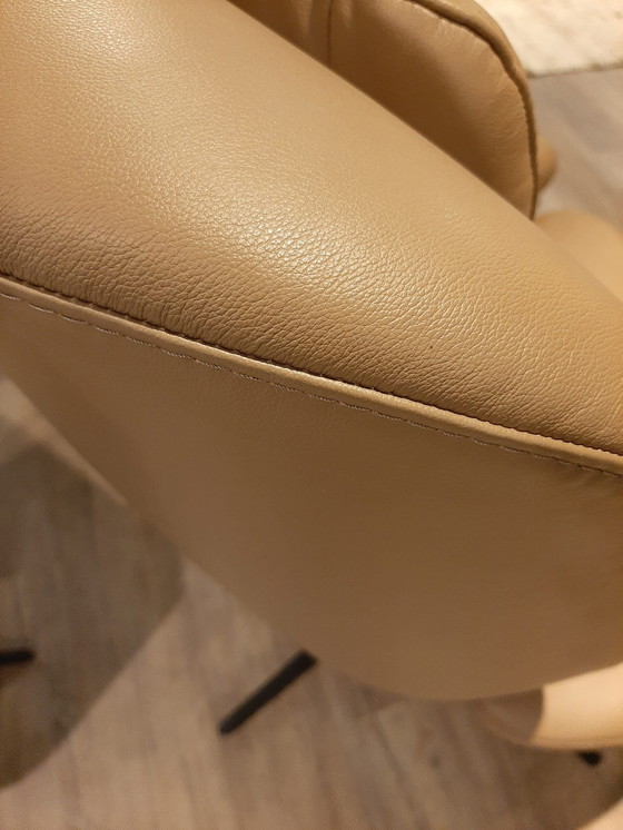 Image 1 of Sillón Rome Cross con taburete - Respaldo alto *