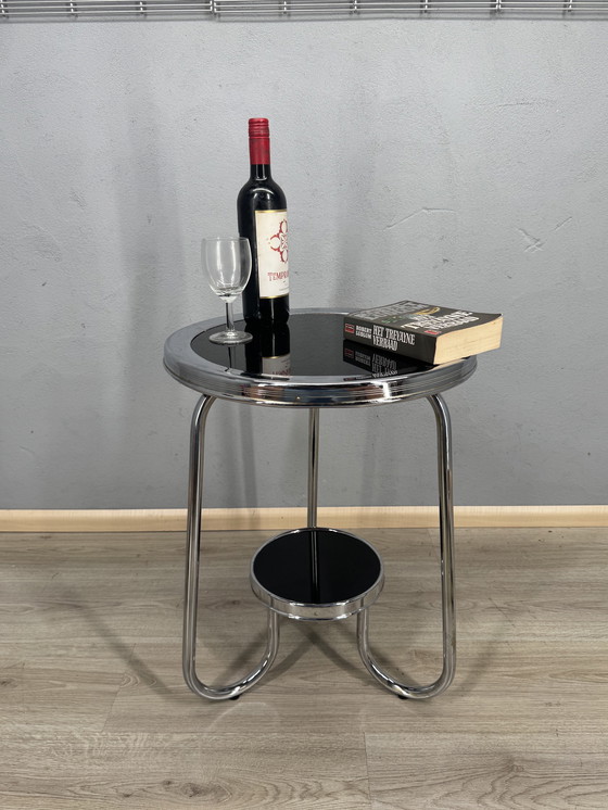 Image 1 of Table d'appoint Art déco intemporelle - chrome et verre noir