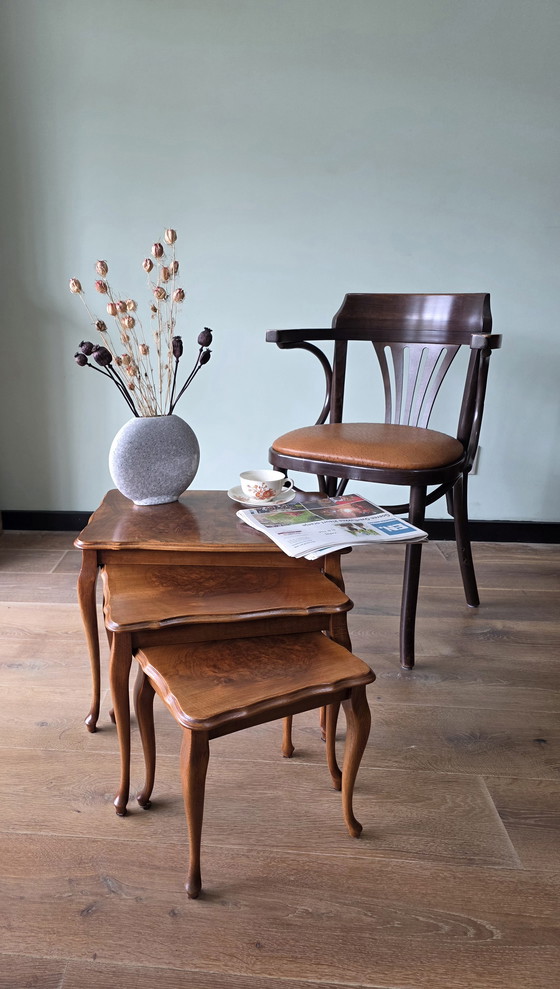 Image 1 of Elegante, antike Satztische mit Maserfurnier