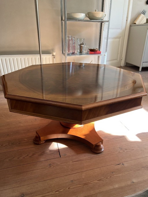 Einzigartiger antiker Biedermeier Couchtisch – Achteckig (Wurzelnuss)