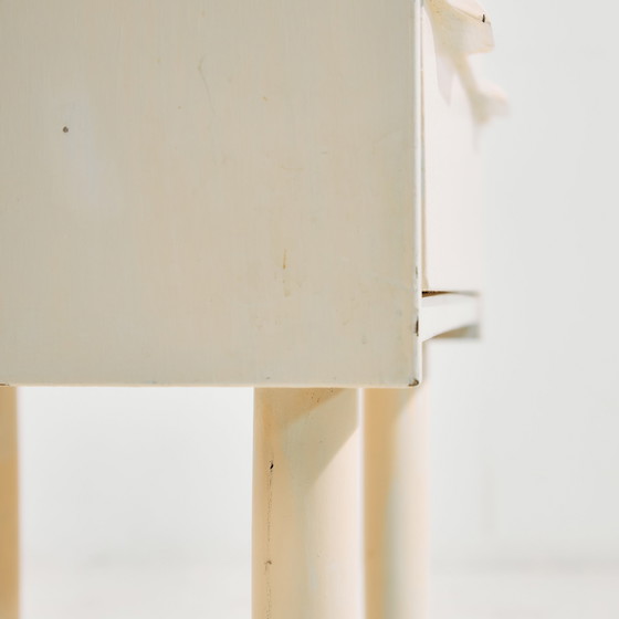 Image 1 of Mk9920 Table de nuit peinte en blanc avec trois tiroirs