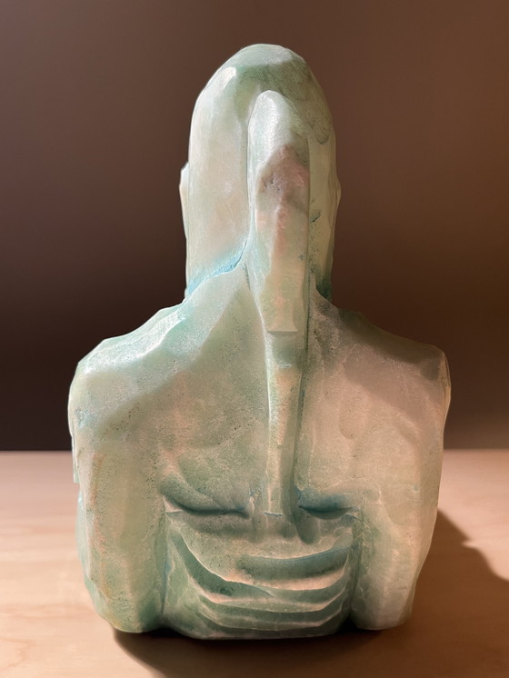 Image 1 of Sculpture décorative en albâtre d'Asie "Empty Pocket" (poche vide)