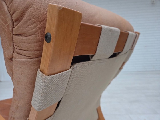 Image 1 of Noorse fauteuil uit de jaren 70, model "Kengu", meubelleer.