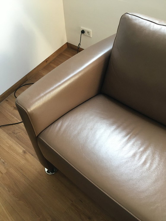 Image 1 of Zweisitziges Designer-Ledersofa von Touché in neuwertigem Zustand.