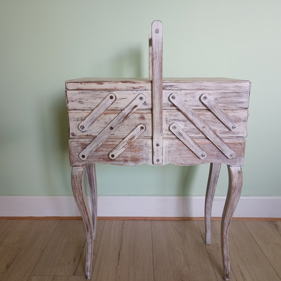 Image 1 of Unieke XXL Vintage Harmonica Naaikist – Whitewash – 153 cm spanwijdte