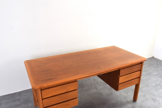 Image 1 of Bureau danois en teck du milieu du XXe siècle, années 1970.