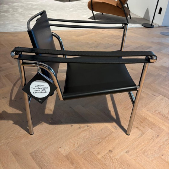 Cassina 1 Fauteuil dossier basculant, Cuir, Chrome, Noir (photo 2 sur 5)