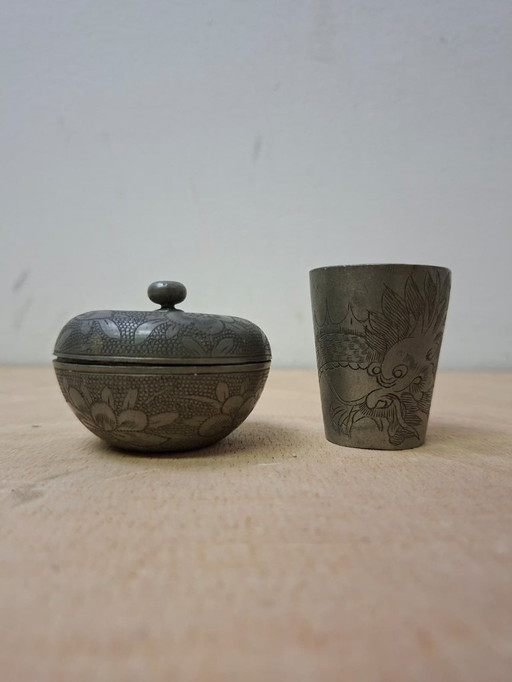 Vassoio cinese in peltro + tazza da tè Kut Hing Swatow 1950 ca.