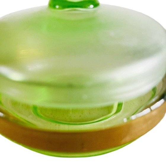 Image 1 of Boîte à poudre de style Art Déco verre vert mat années 1950