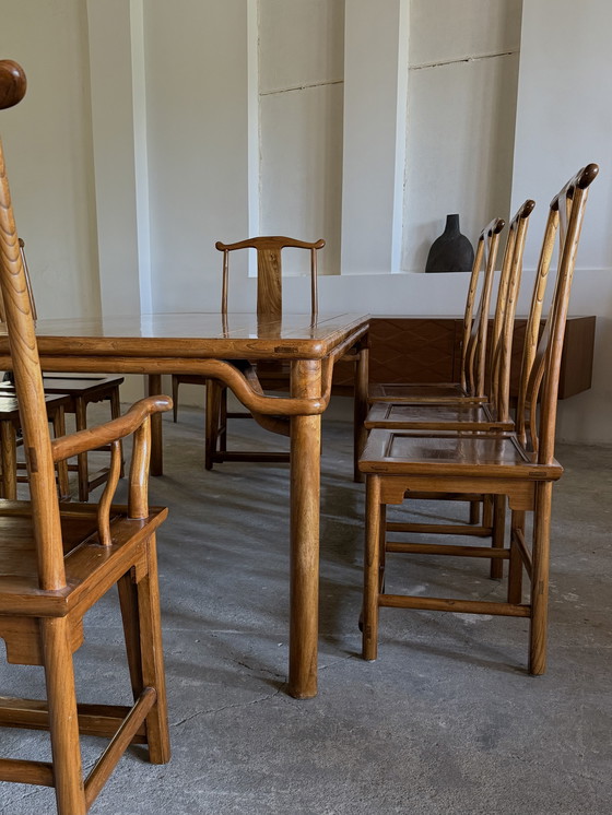 Image 1 of TAVOLO DA PRANZO IN CINA E 8 SEDIE IN LEGNO MASSELLO, ANNI '60