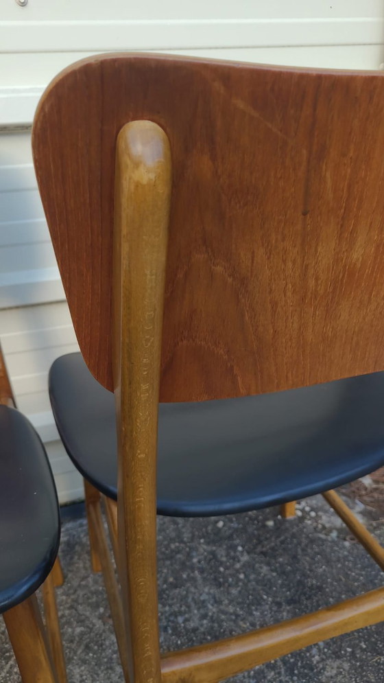 Image 1 of Set di 2 sedie vintage scandinave in teak e similpelle nera, prodotte da Kofod-Larsen, Danimarca, anni '60.