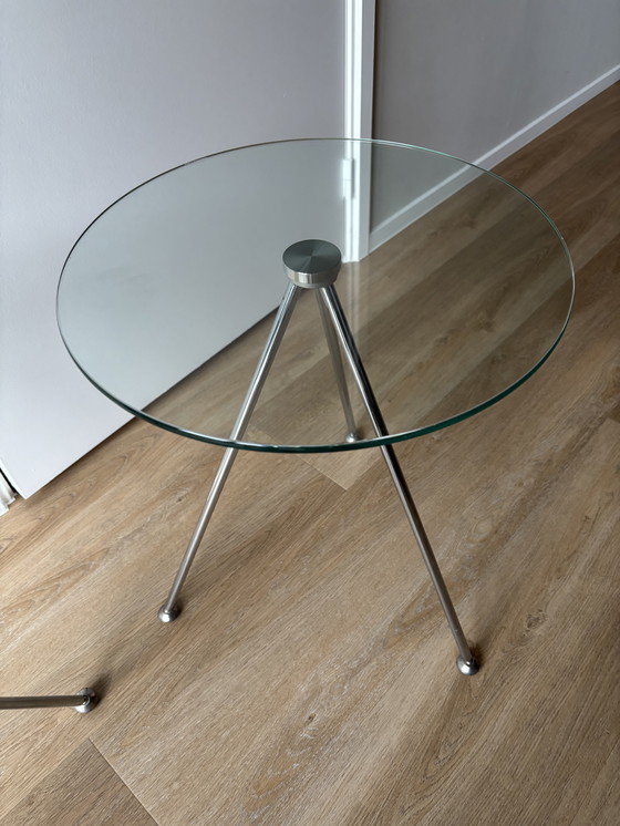 Image 1 of Dos (2) mesas auxiliares de diseño retro de vidrio