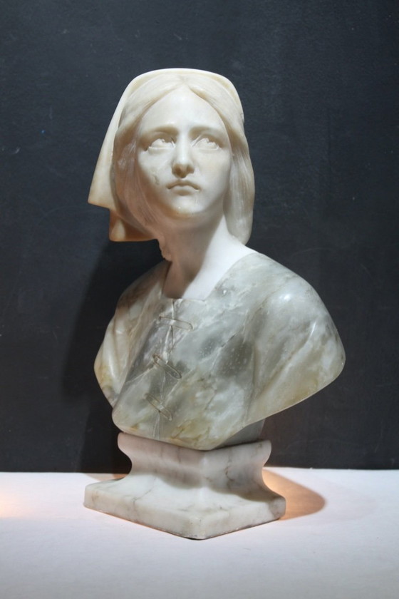 Image 1 of Büste aus Marmor/Alabaster, signiert Bessie