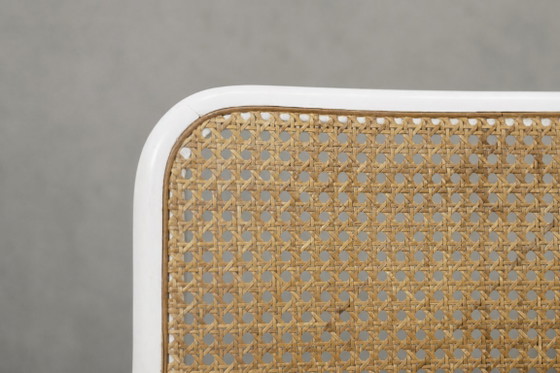 Image 1 of Chaises vintage italiennes modernes du milieu du siècle, en bois blanc et osier français, lot de 2