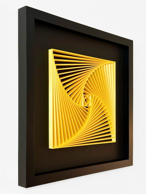 3D-geprinte gele spiraalvormige wanddecoratie – geometrisch ingelijst kunstwerk, PLA-sculptuur