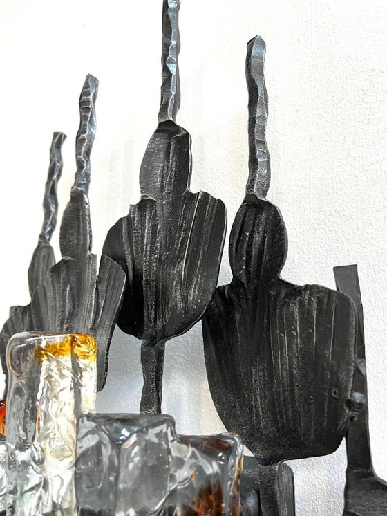 Image 1 of Große brutalistische Wandlampe aus Eisen mit Muranoglas, 1970er Jahre.