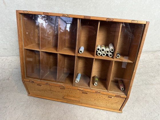 Image 1 of Vintage display case/counter - 'Guitare' Elastique de Luxe