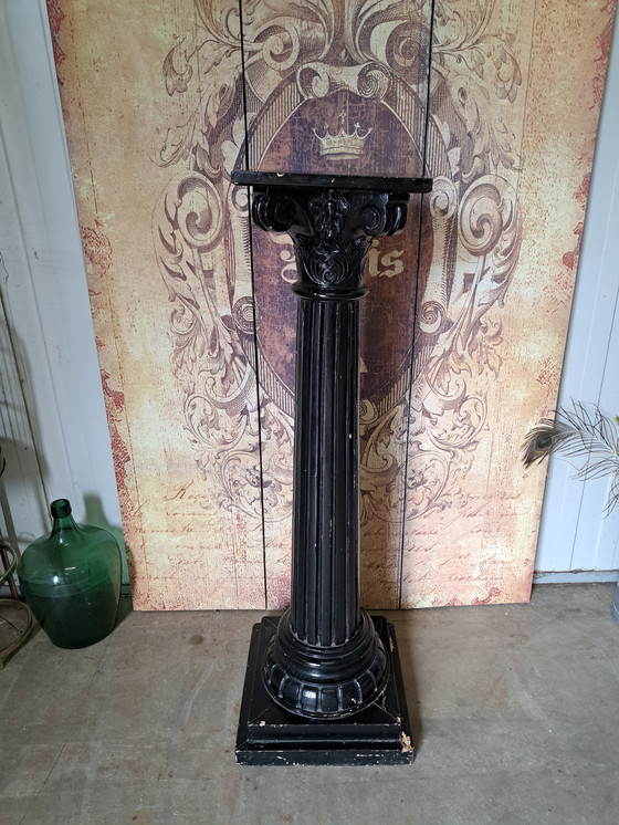 Image 1 of Estilo barroco antiguo, mesa para plantas, columna dim. 38vx38cm y 117cm de altura tablero 28x28cm....