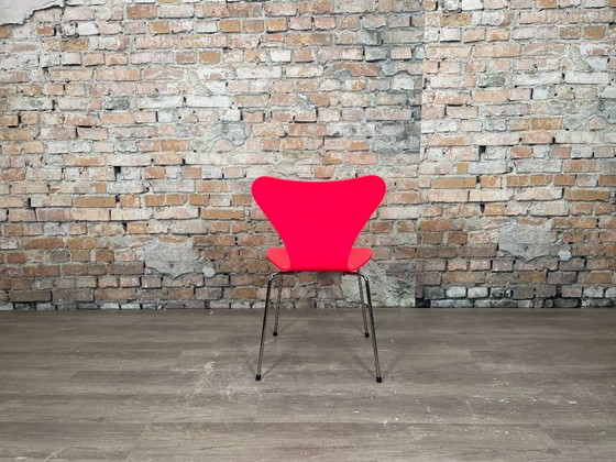 Fritz Hansen Vlinder, Pink | Arne Jacobsen, Dining chairs, Plastic, Chrome, Red, Mid Century Modern (photo 5 of 15)