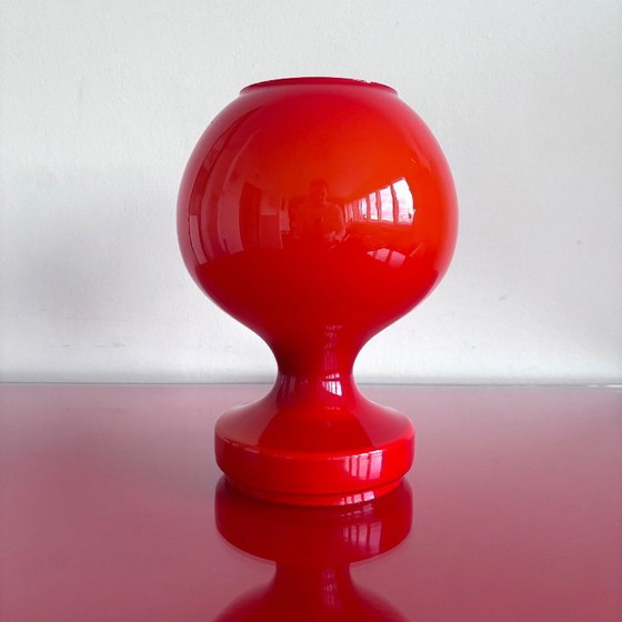 Image 1 of Lámpara de mesa de cristal opalino rojo, Osvetlovaci sklo, Checoslovaquia