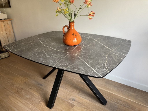 Henders & Hazel dining table model Palace 120 x 150 cm