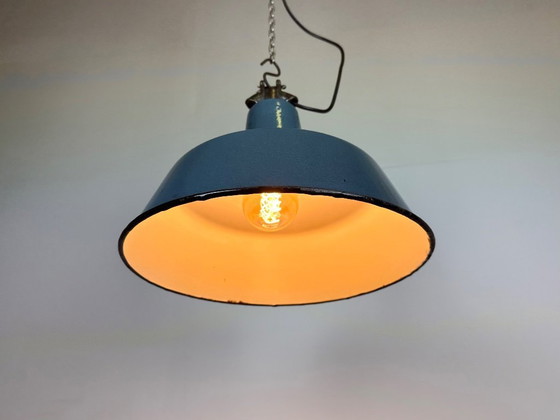 Image 1 of Industrielle Fabriklampe aus blauem Emaille mit gusseisernem Aufsatz, 1960er Jahre