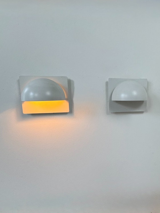 Image 1 of Een paar vintage Louis Poulsen wandlampen, mat wit gelakt metaal, Zweden, 1980