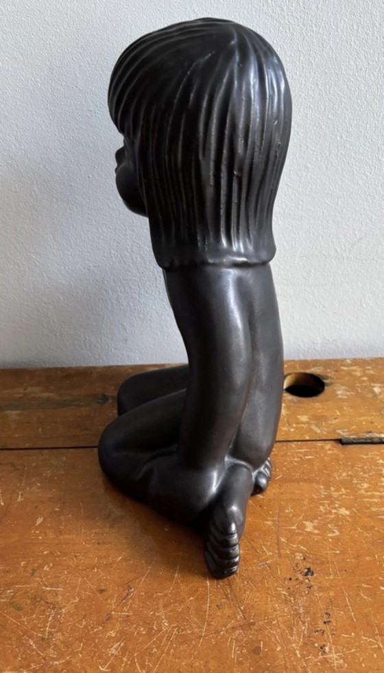 Image 1 of Keramische Statue, Skulptur Sitzendes Mädchen, Emiel Laskaris