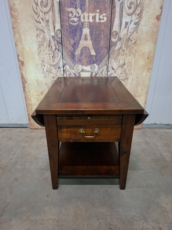 Image 1 of Mesa auxiliar o de centro clásica inglesa con alas abatibles, dimensiones: 50/90 x 70 cm y 50 cm de alto.