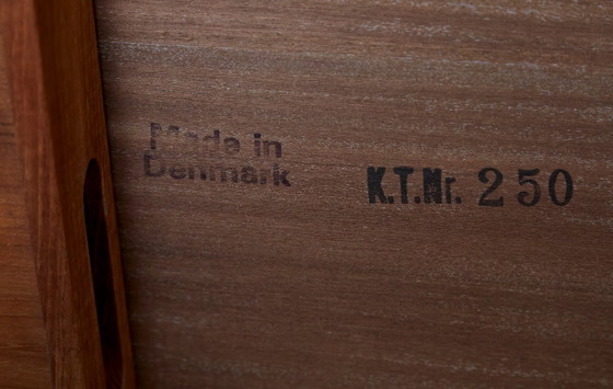 Mid-Century C-förmiger Servierwagen aus Teakholz von K.T. Møbler (photo 13 of 13)