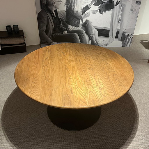 Artifort Clarion dining table Ø140