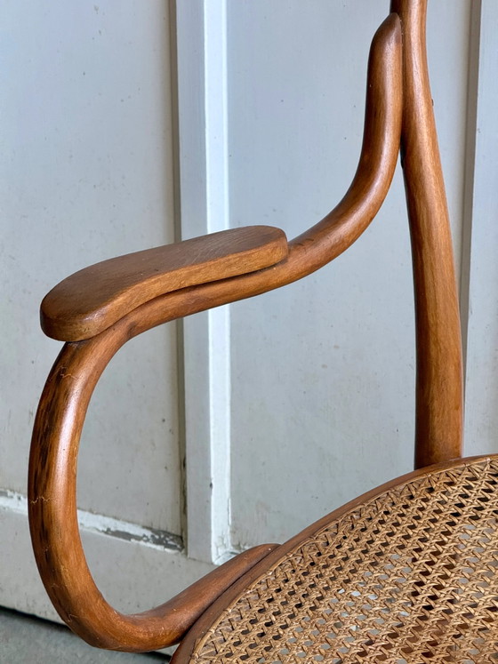Josef & Jacob Kohn No. 18 Fauteuil en bois courbé et cannage, Marron, Vintage (photo 9 sur 11)
