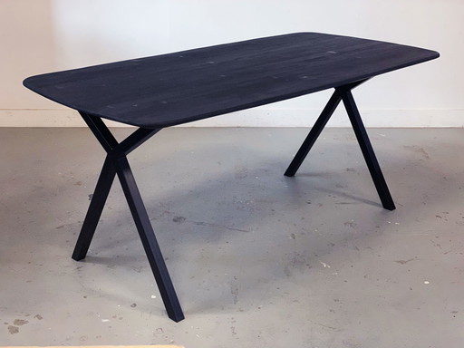 Mesa escandinava de pino negro