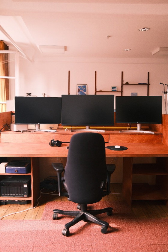 Design Bureau - Berkenhout - 215cm X 138cm – Wood (photo 4 of 25)