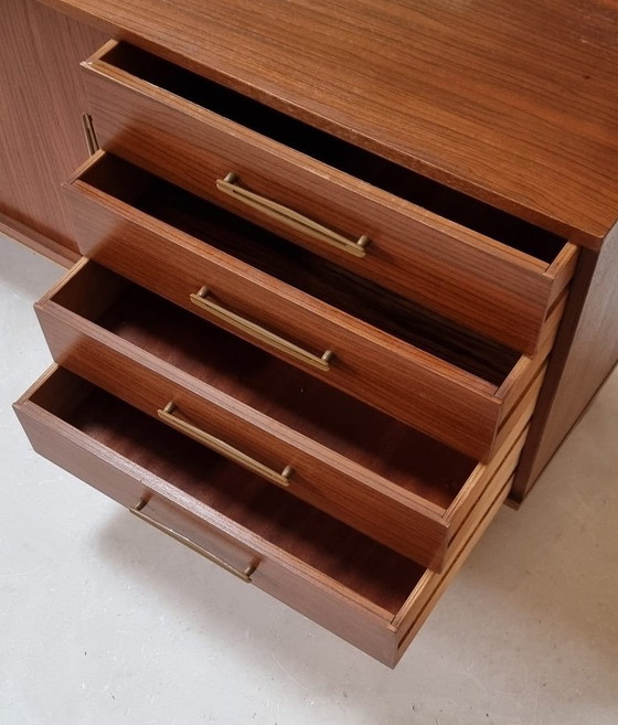 Image 1 of buffet du milieu du siècle