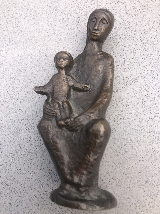 Image 1 of Bronzen beeldje moeder en kind