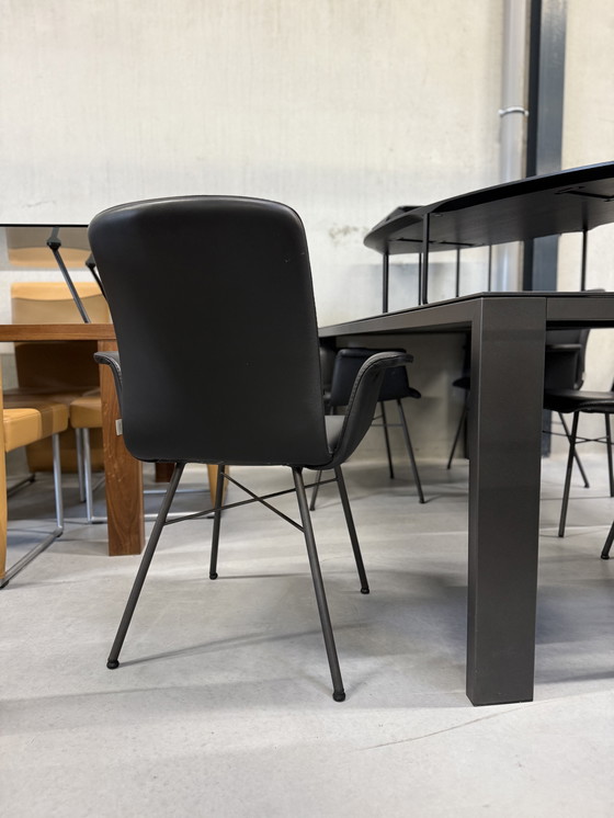 Image 1 of Bert Plantagie Dining Room Chairs 4xBlake - 1xFour black leather