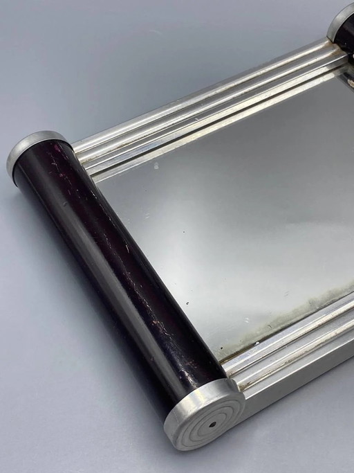 Klein serveerblad in Art Deco-stijl, gemaakt van aluminium, spiegelend materiaal en zwart gedraaid hout. (photo 2 of 6)