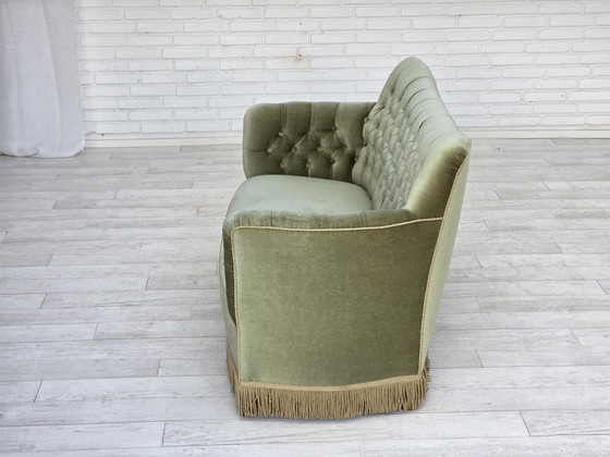 Image 1 of Canapé danois 2 places des années 1960, velours vert clair, bois de frêne