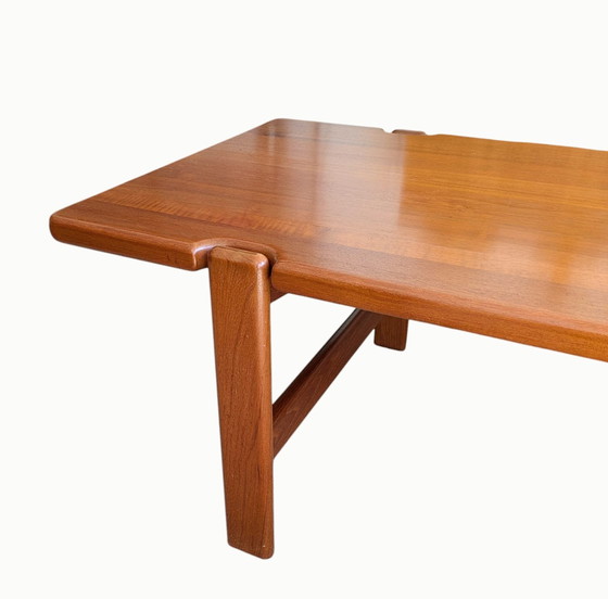 Image 1 of Table basse vintage en teck massif Niels Bach