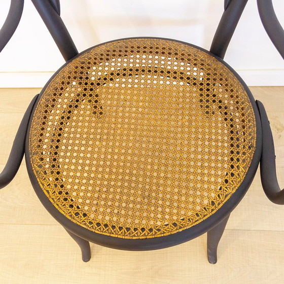 Image 1 of Poltrona curva in legno curvato con seduta a griglia