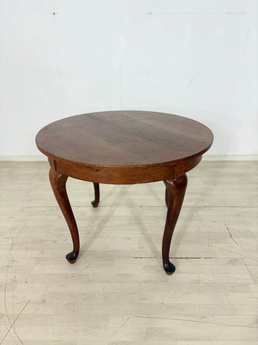 Classic Chippendale dining table – Round extendable table made of solid wood with timeless elegance